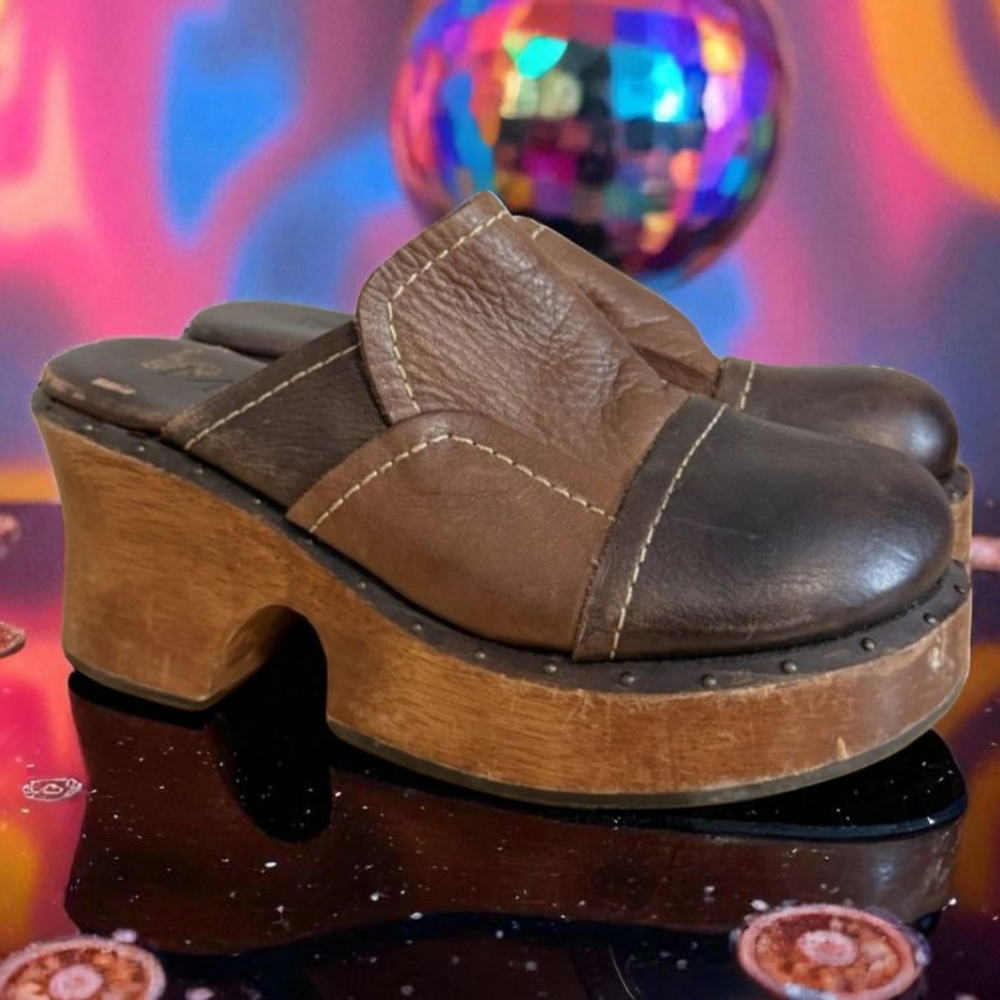 MIA VINTAGE Brown and Black Leather PATCHWORK 70S  Clogs with Wooden Platform